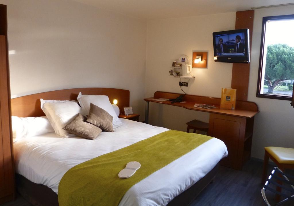 Hotel Le Roxane Saint-Laurent-des-Vignes Zewnętrze zdjęcie