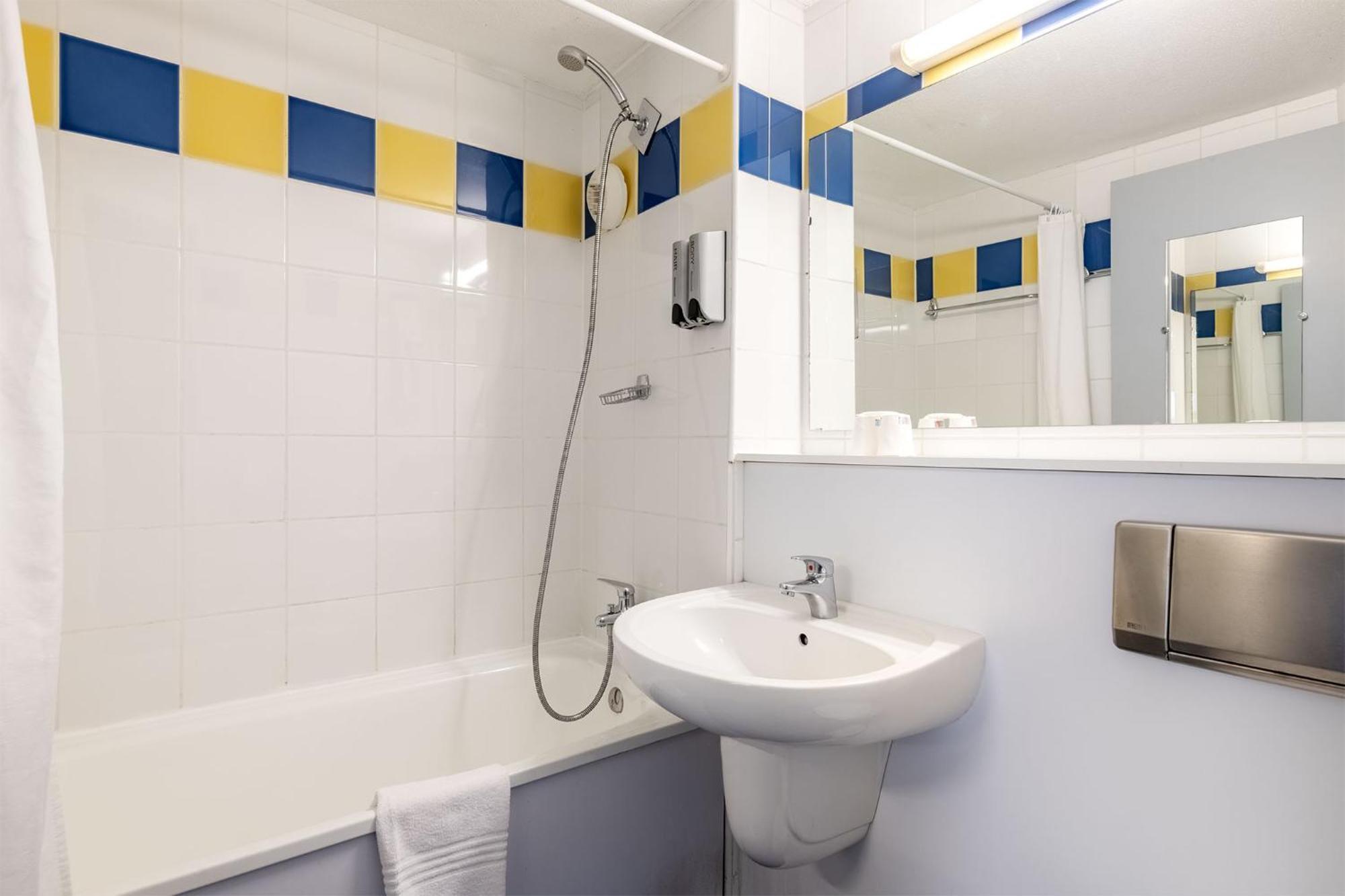 Hotel Le Roxane Saint-Laurent-des-Vignes Zewnętrze zdjęcie