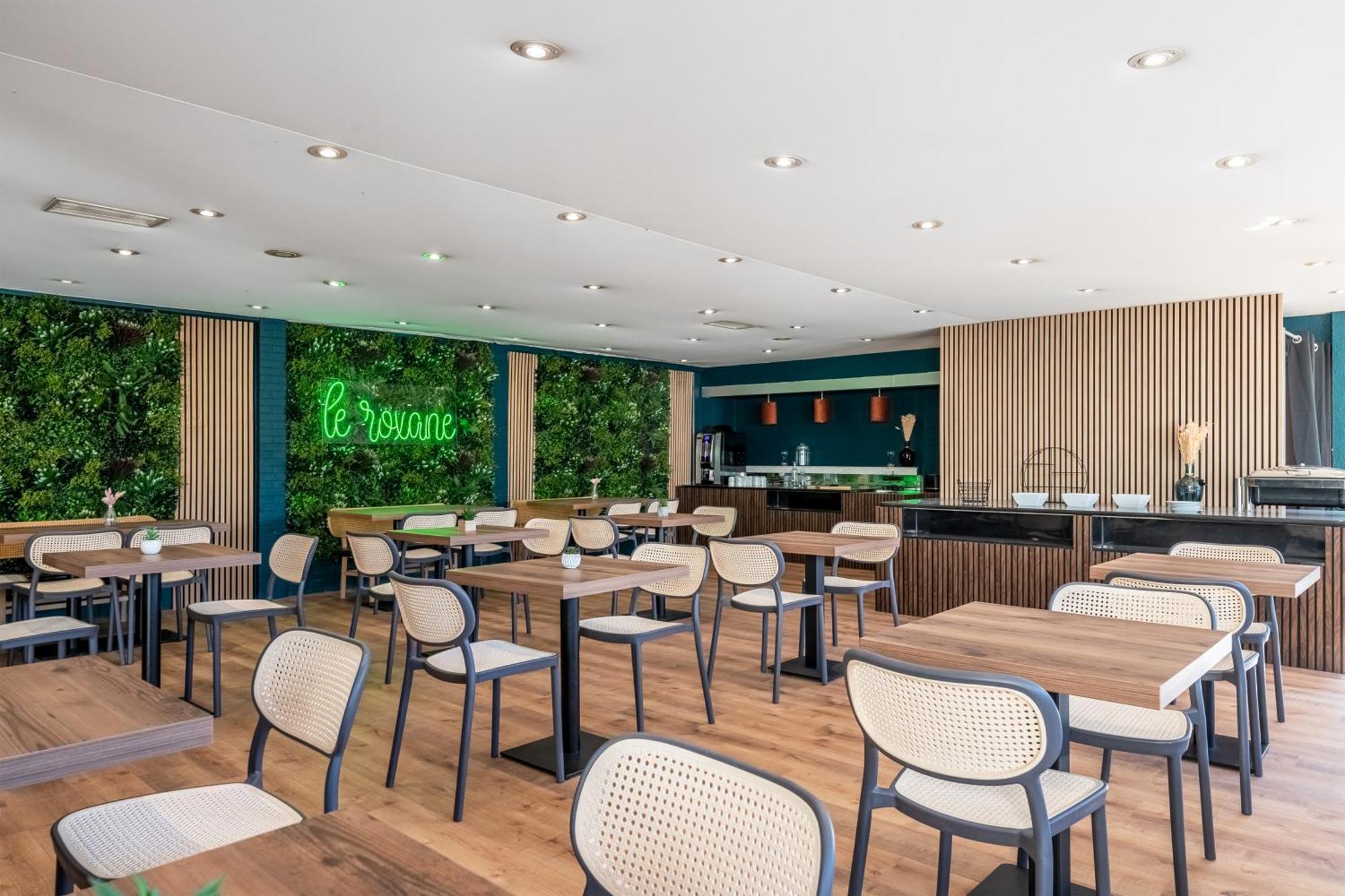 Hotel Le Roxane Saint-Laurent-des-Vignes Zewnętrze zdjęcie