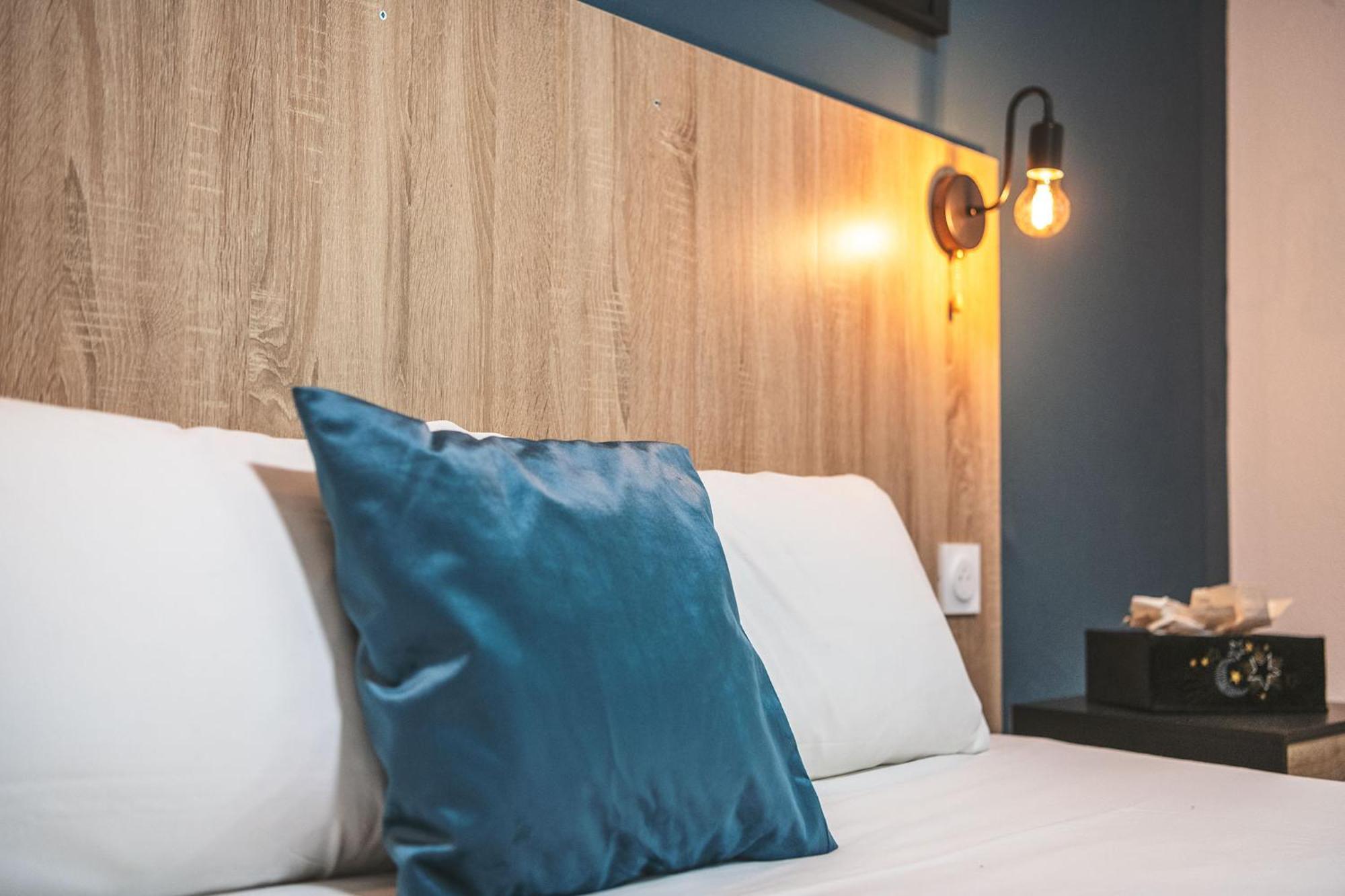 Hotel Le Roxane Saint-Laurent-des-Vignes Zewnętrze zdjęcie
