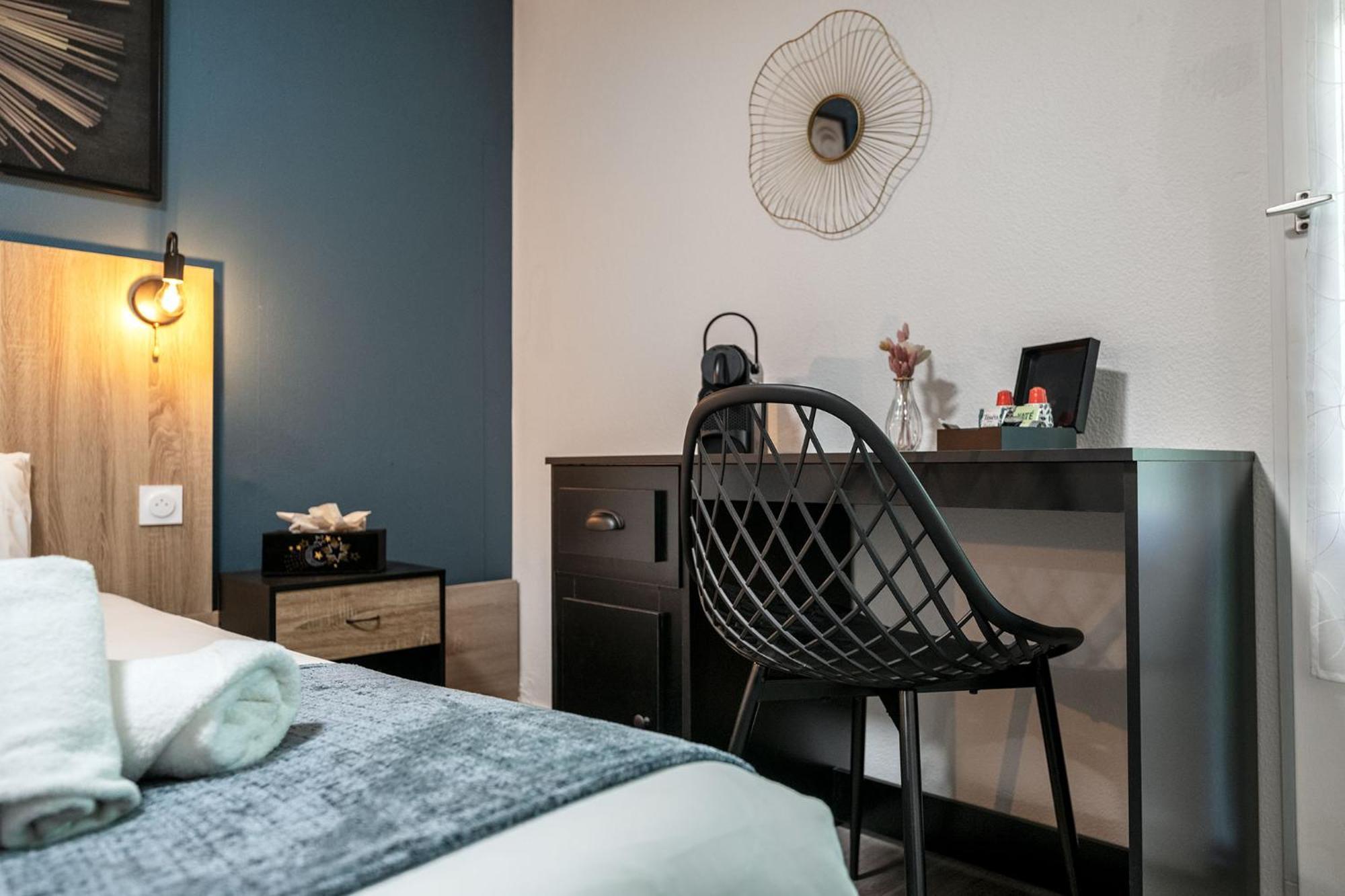 Hotel Le Roxane Saint-Laurent-des-Vignes Zewnętrze zdjęcie