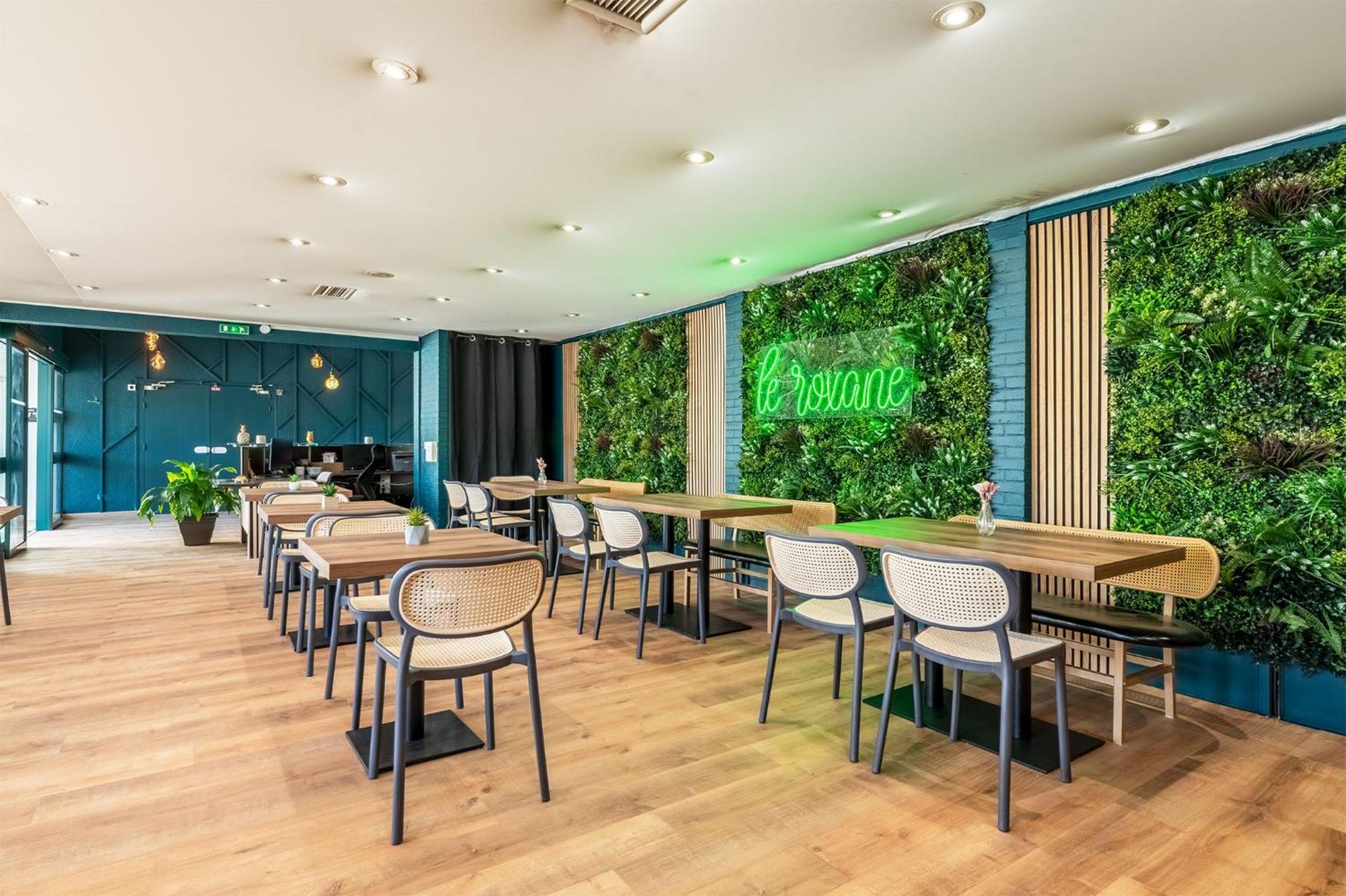 Hotel Le Roxane Saint-Laurent-des-Vignes Zewnętrze zdjęcie