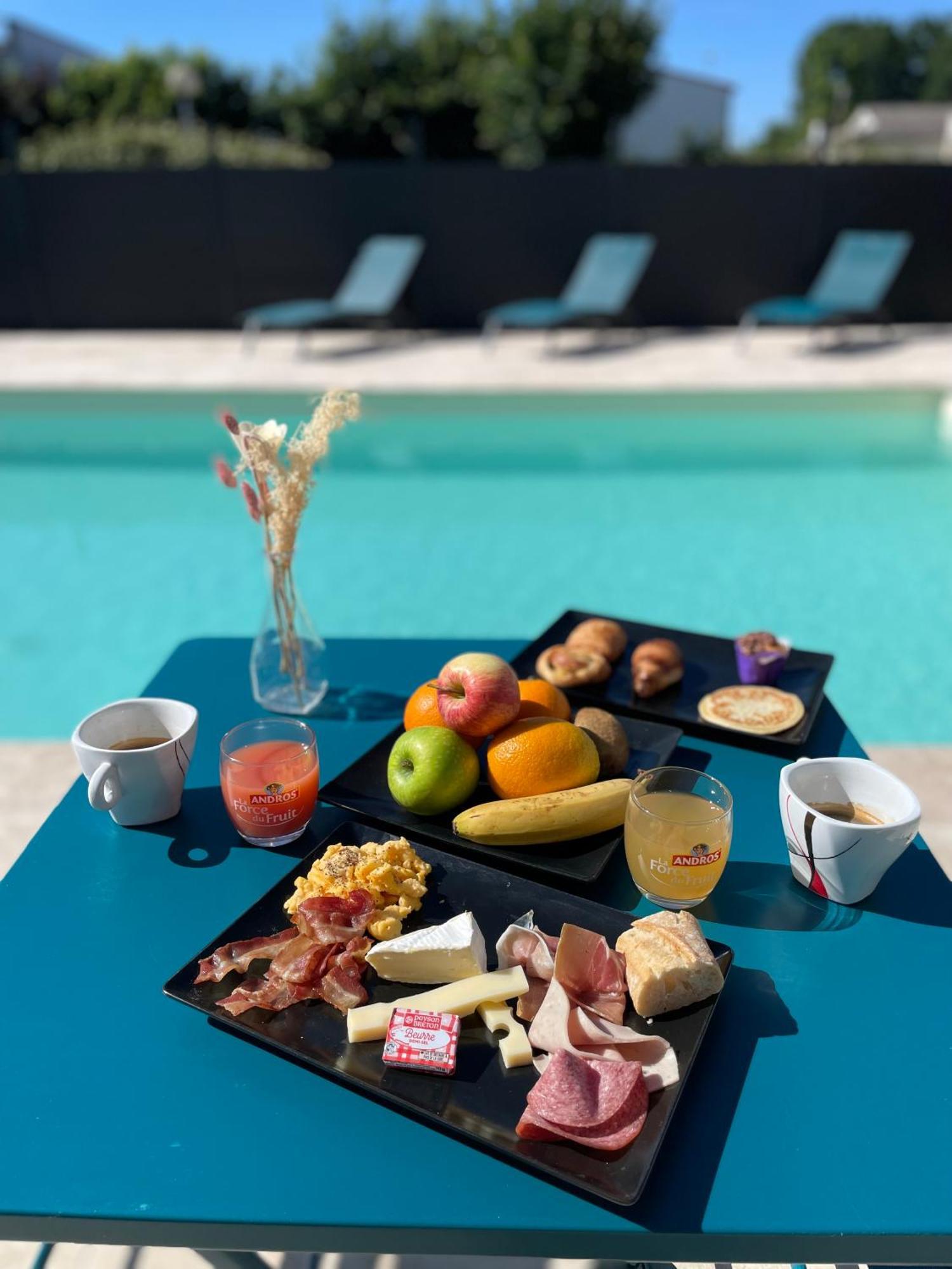 Hotel Le Roxane Saint-Laurent-des-Vignes Zewnętrze zdjęcie