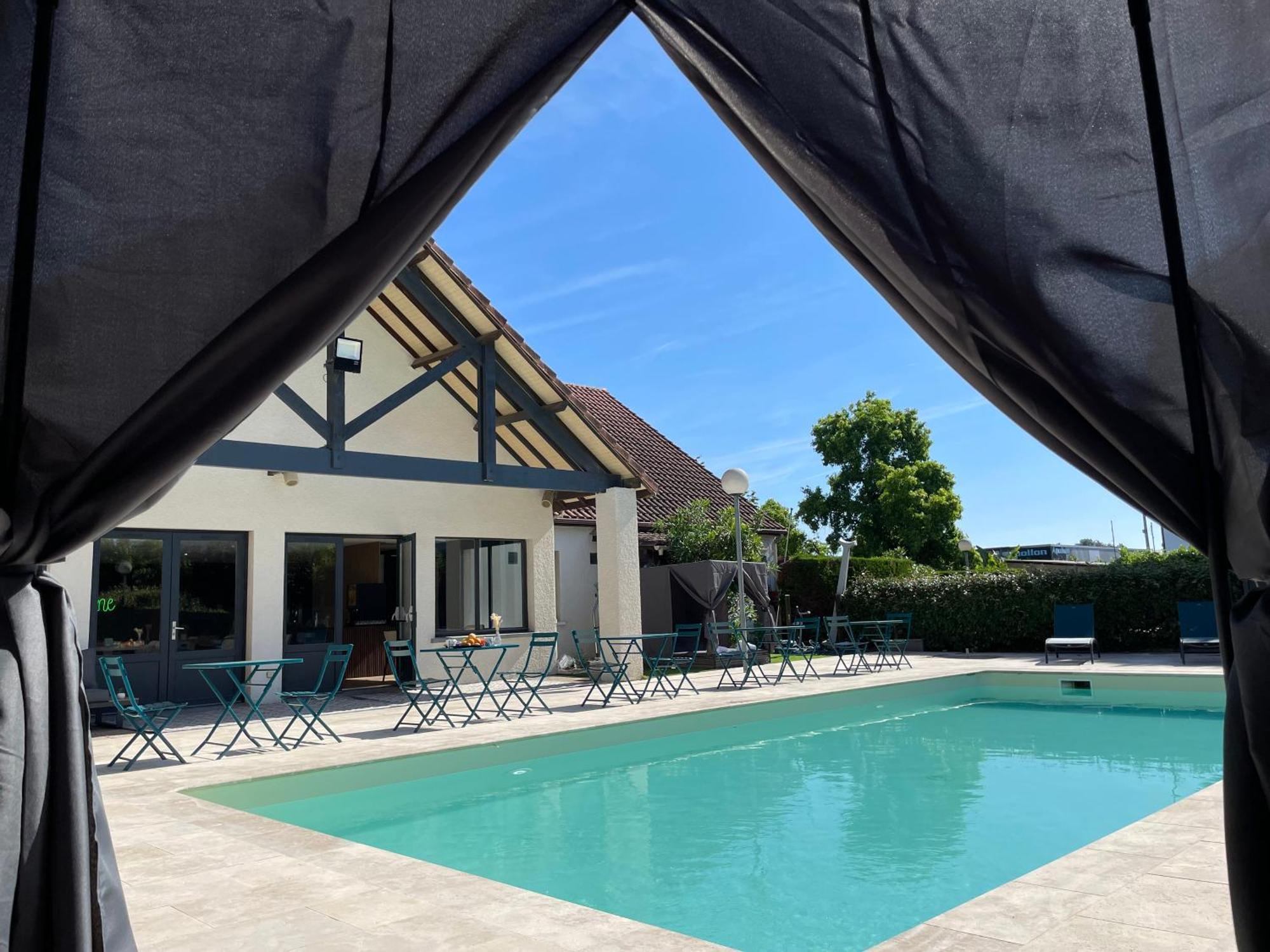 Hotel Le Roxane Saint-Laurent-des-Vignes Zewnętrze zdjęcie