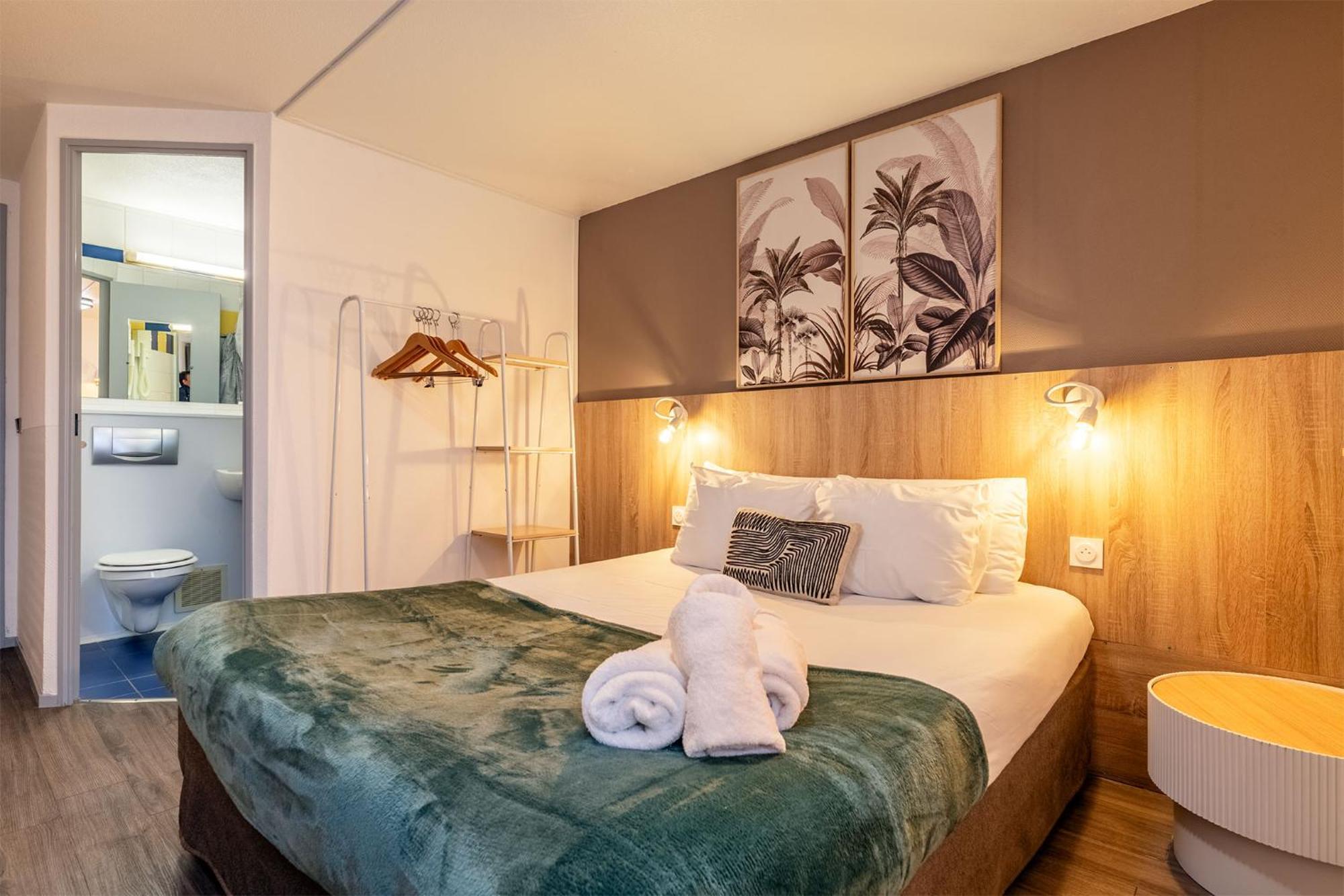 Hotel Le Roxane Saint-Laurent-des-Vignes Zewnętrze zdjęcie