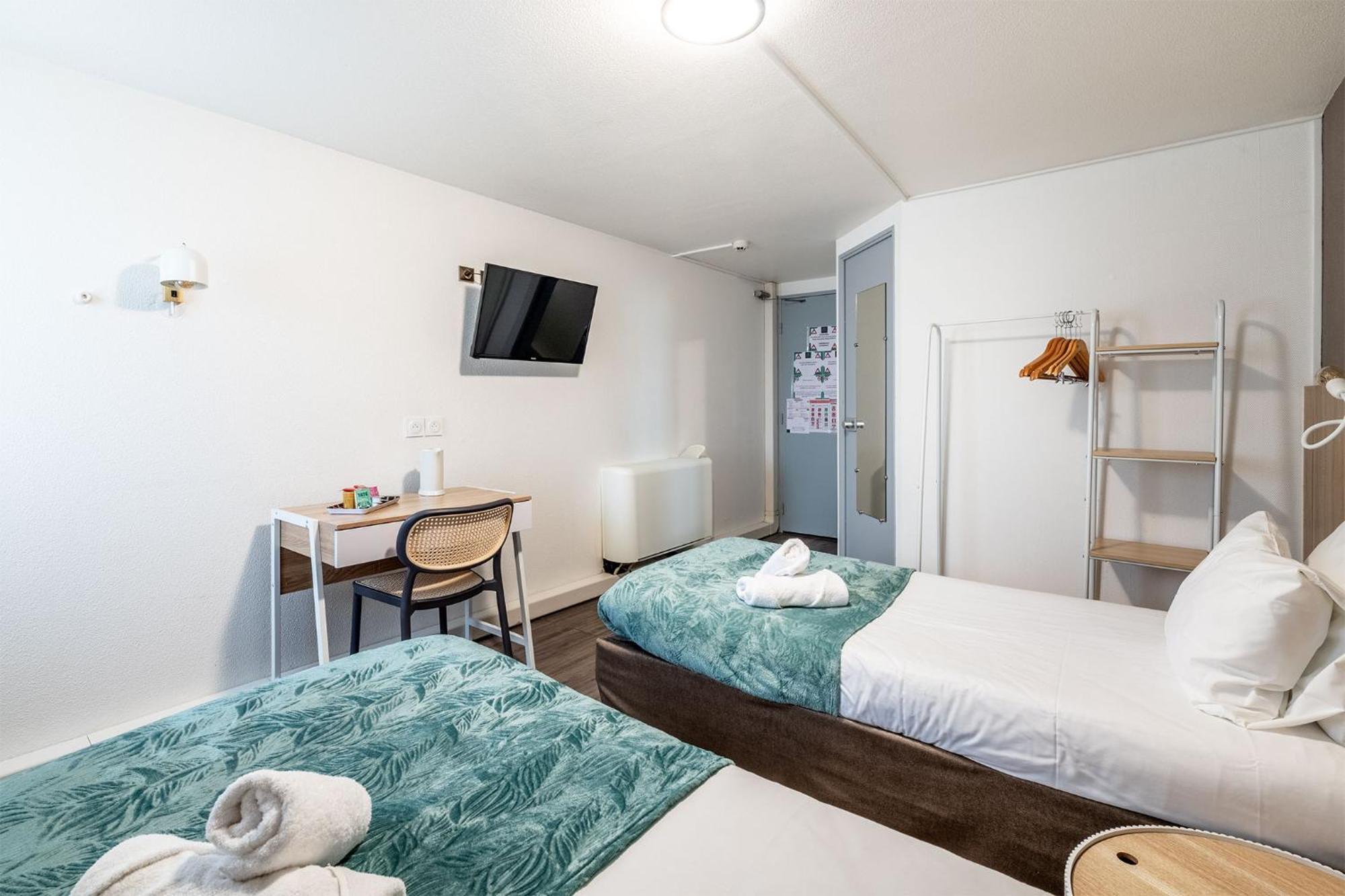Hotel Le Roxane Saint-Laurent-des-Vignes Zewnętrze zdjęcie