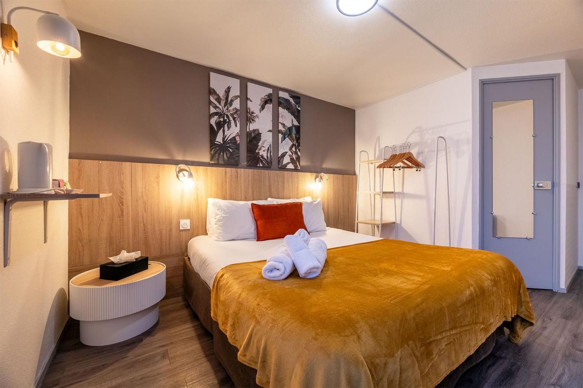 Hotel Le Roxane Saint-Laurent-des-Vignes Zewnętrze zdjęcie