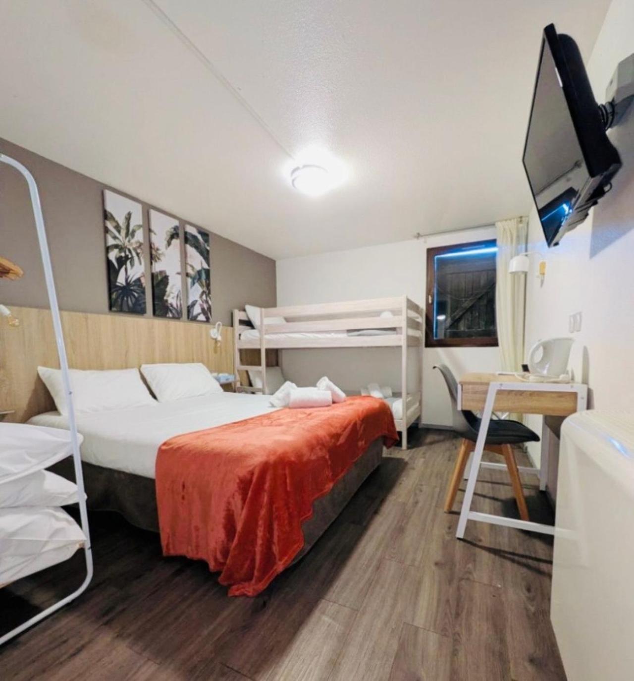 Hotel Le Roxane Saint-Laurent-des-Vignes Zewnętrze zdjęcie