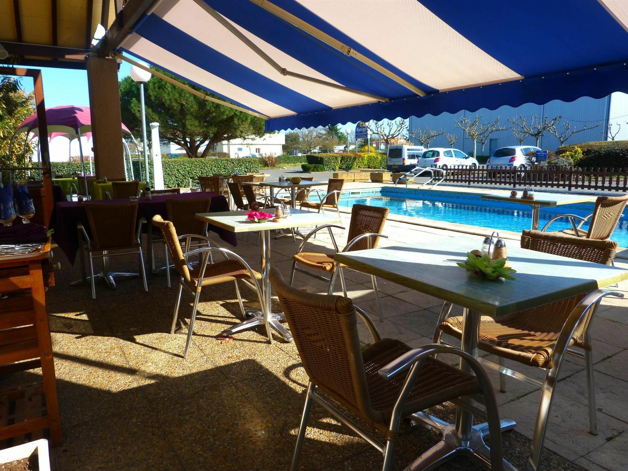 Hotel Le Roxane Saint-Laurent-des-Vignes Zewnętrze zdjęcie