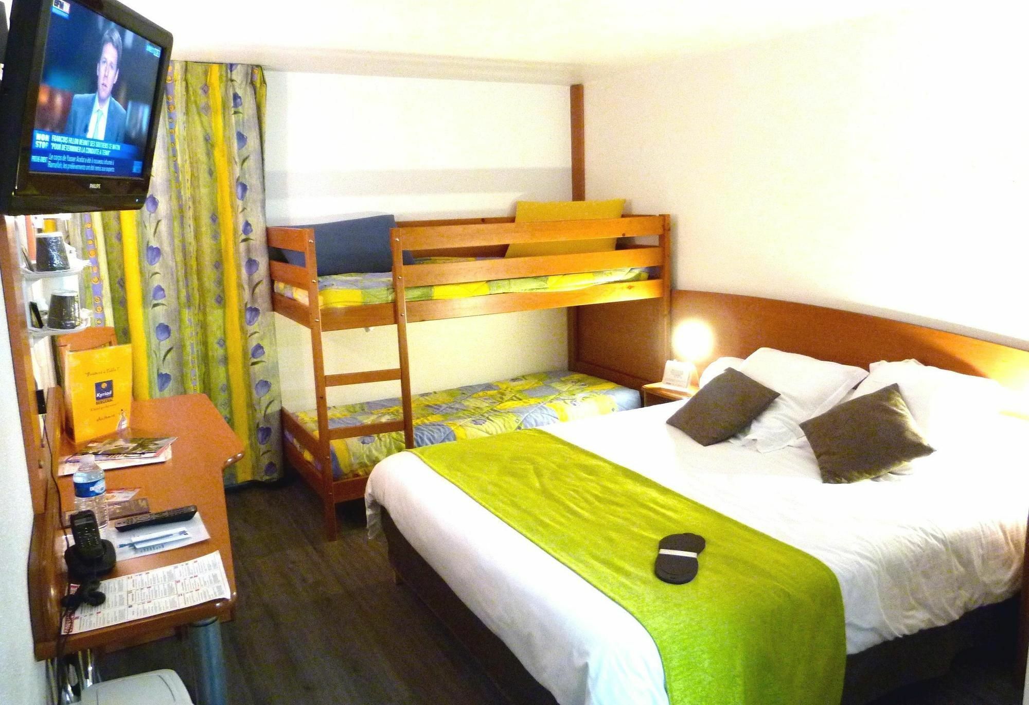 Hotel Le Roxane Saint-Laurent-des-Vignes Zewnętrze zdjęcie